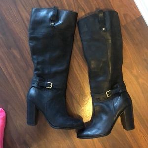Black heeled boots